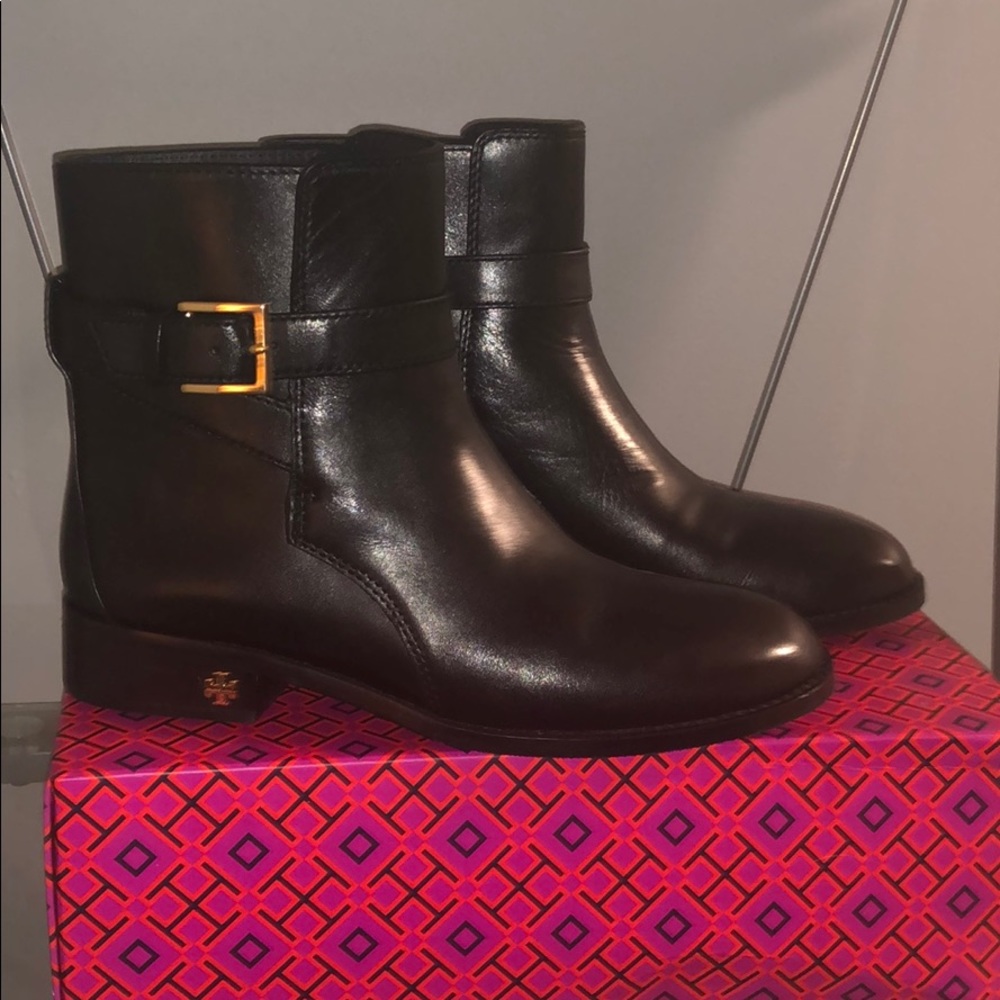 🔥Buy! *Tory Burch Brooke Booties*
